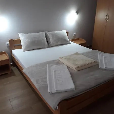 ゲストハウス Prenociste I Restoran Ihthis