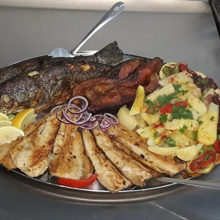 Prenociste I Restoran Ihthis ゲストハウス